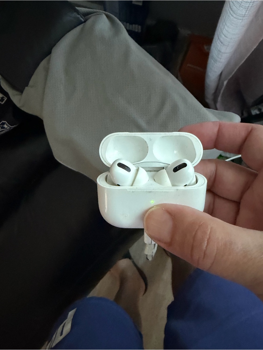 Apple AirPods Pro True Wireless Earbuds in White(Authentic!)